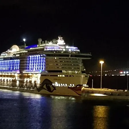 La Marina 3 アパート *